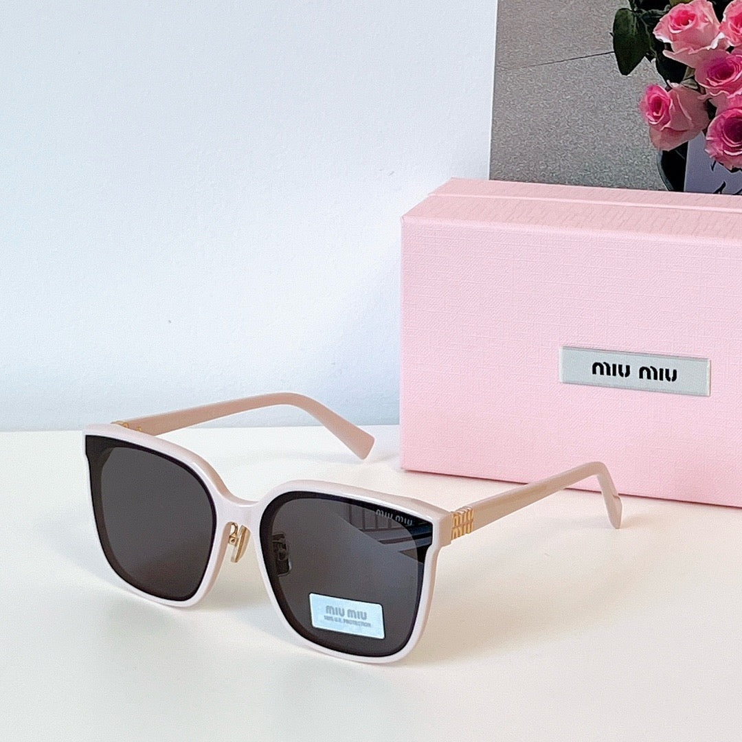 MIU MI* Eyewear SIZE: 61-15-145