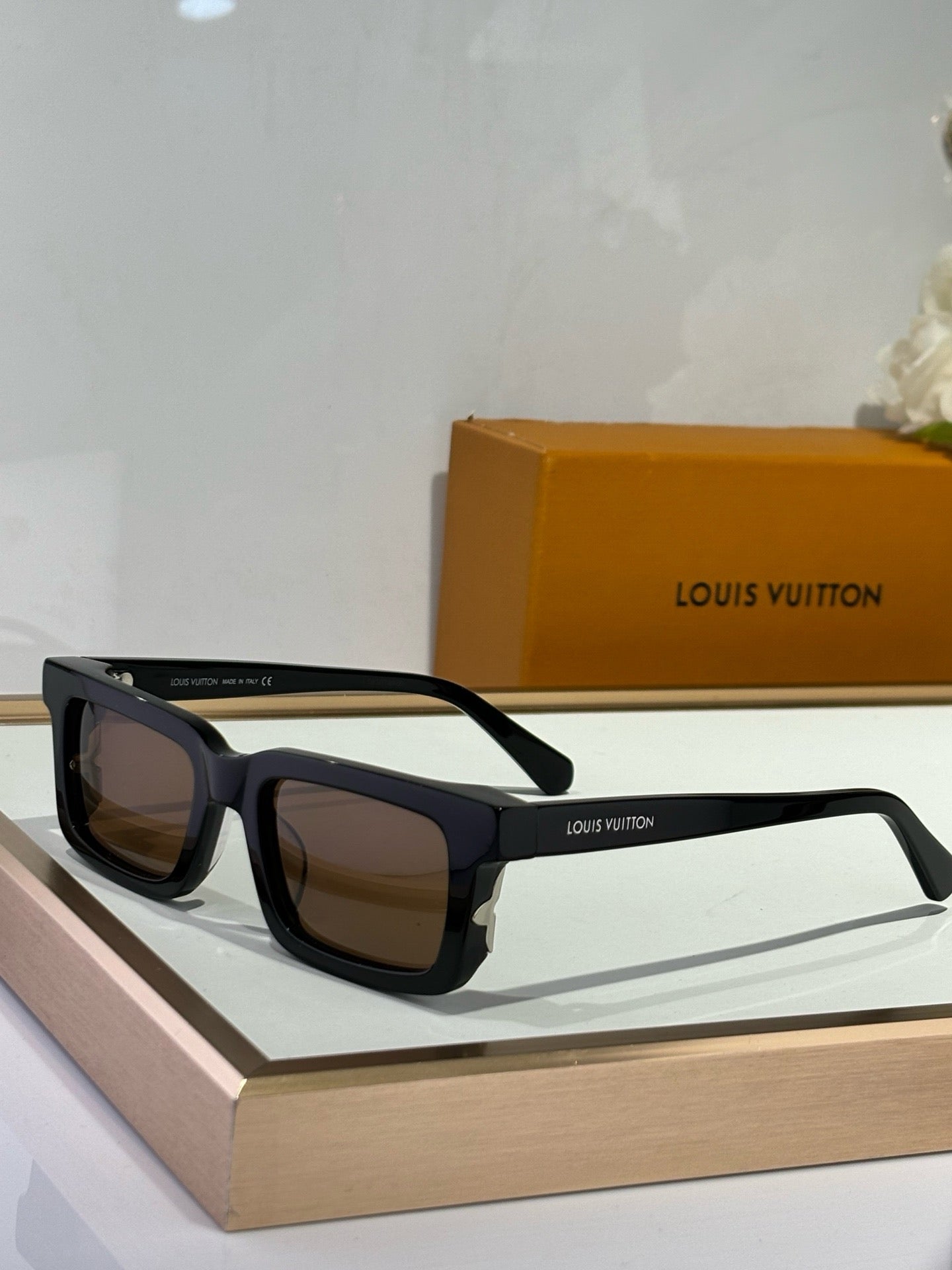 Louis Eyewear SIZE: 51-21-140