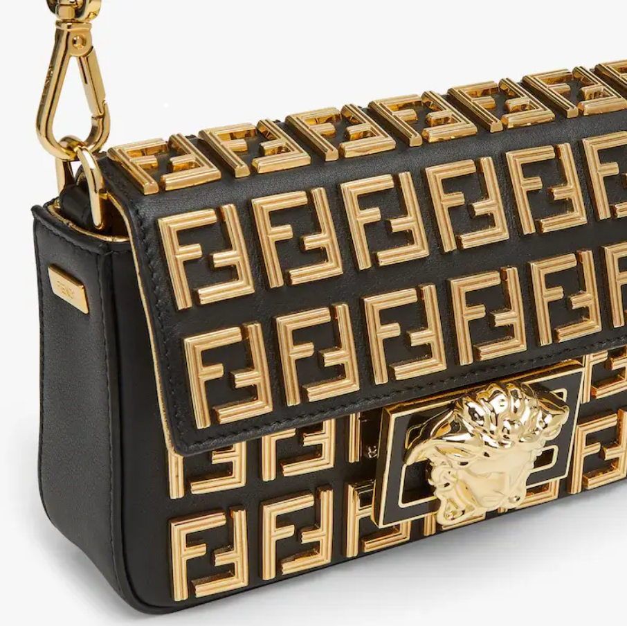 Brooch mini baguette �C Fendace Black leather bag with gold FF motif