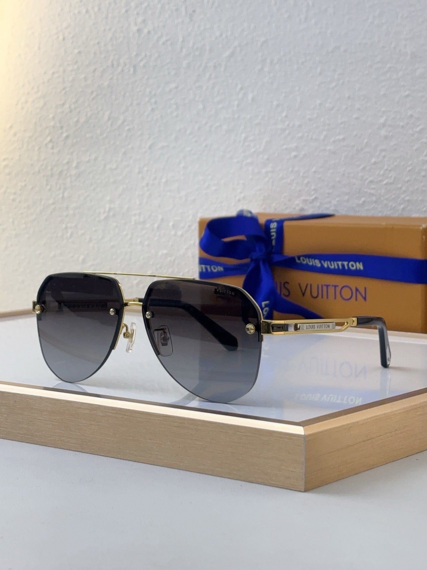 Louis Eyewear SIZE: 62-13-145