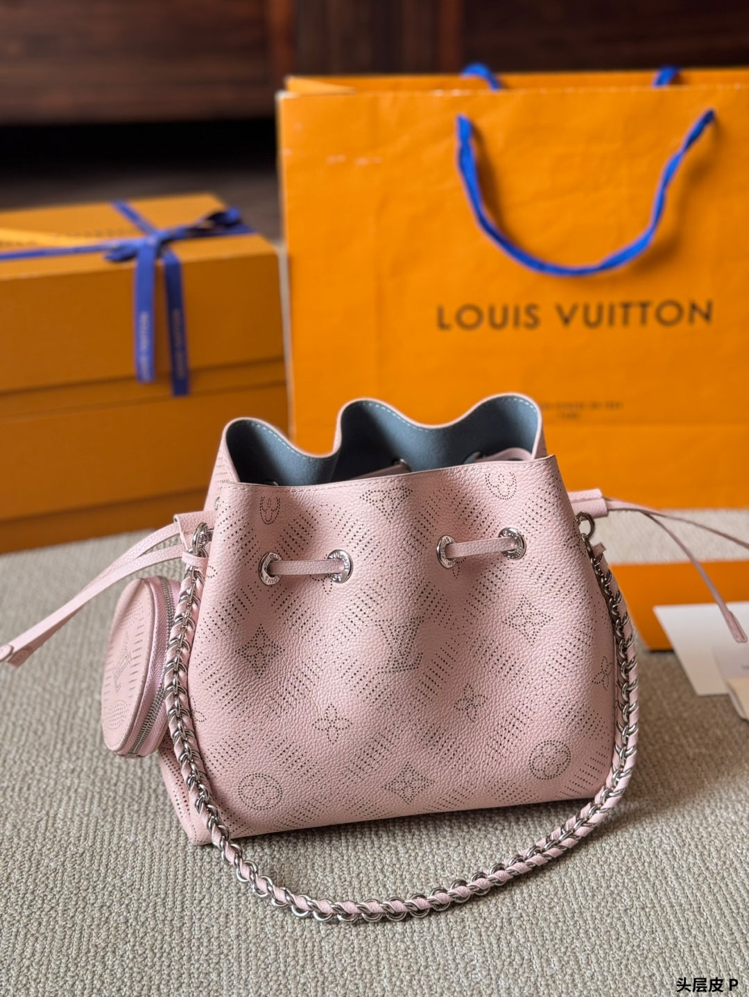 Louis new arrival bella Monogram bag size: 16*20 cm