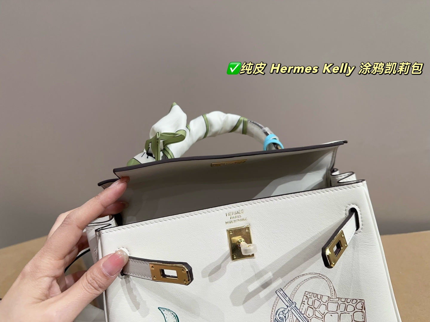 Her new arrival Kelly bag size: 24*18 cm