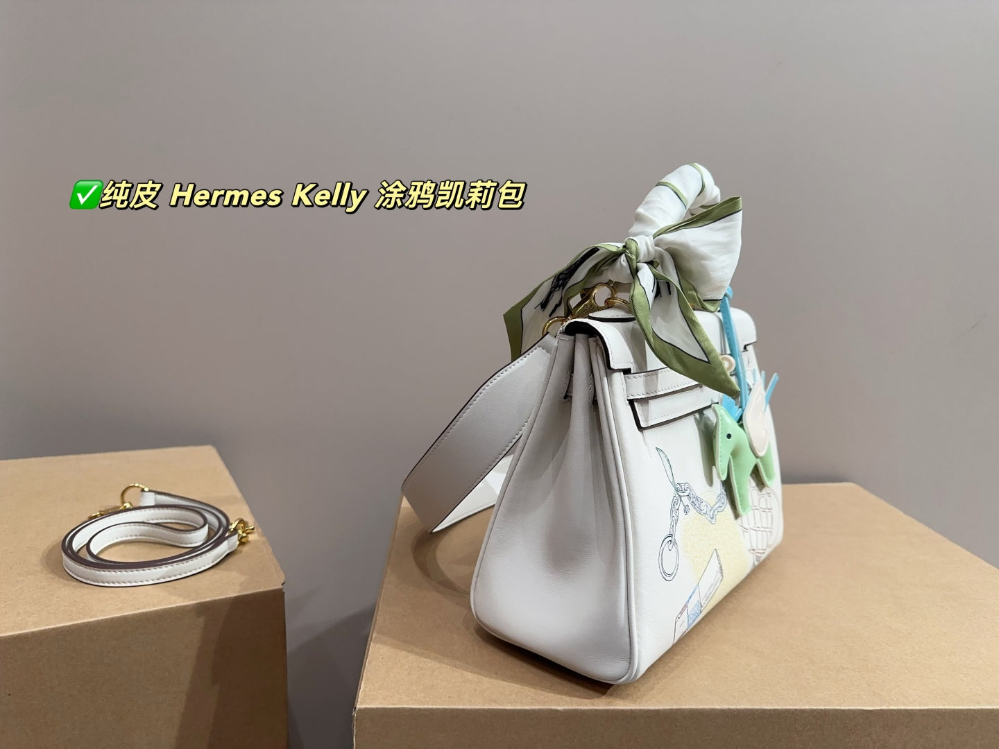 Her new arrival Kelly bag size: 24*18 cm