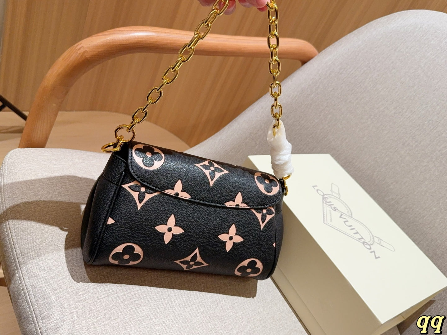louis new arrival favourite hobo bag size: 24*14*9 cm