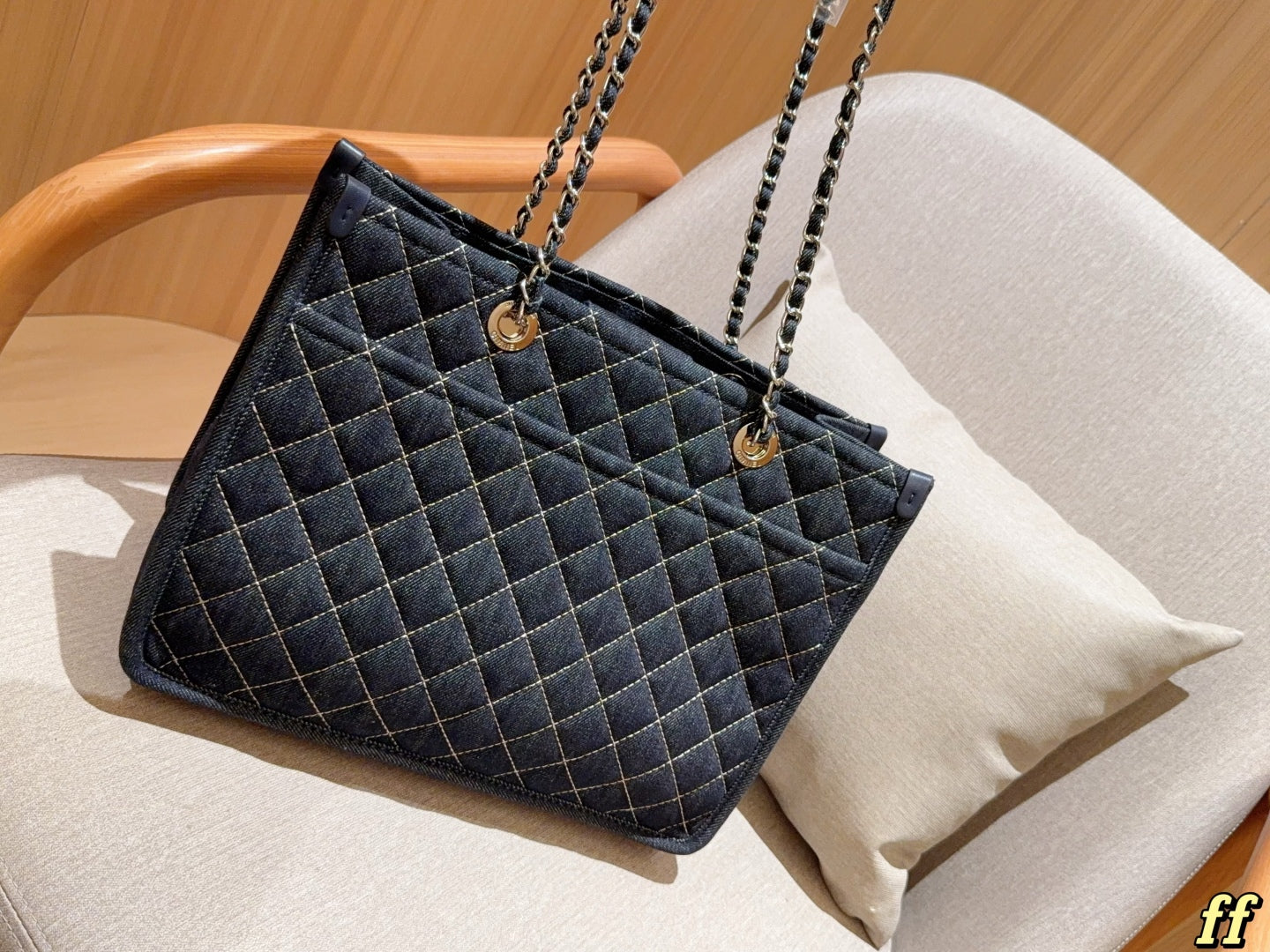 CC new arrival vintage denim tote bag size: 33*25*13 cm