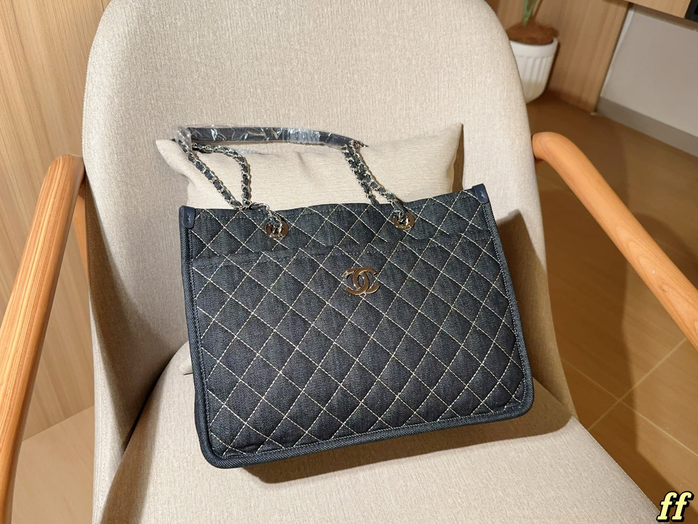 CC new arrival vintage denim tote bag size: 33*25*13 cm