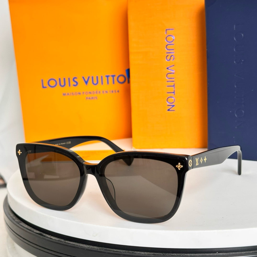 Louis Eyewear SIZE: 56-19-143