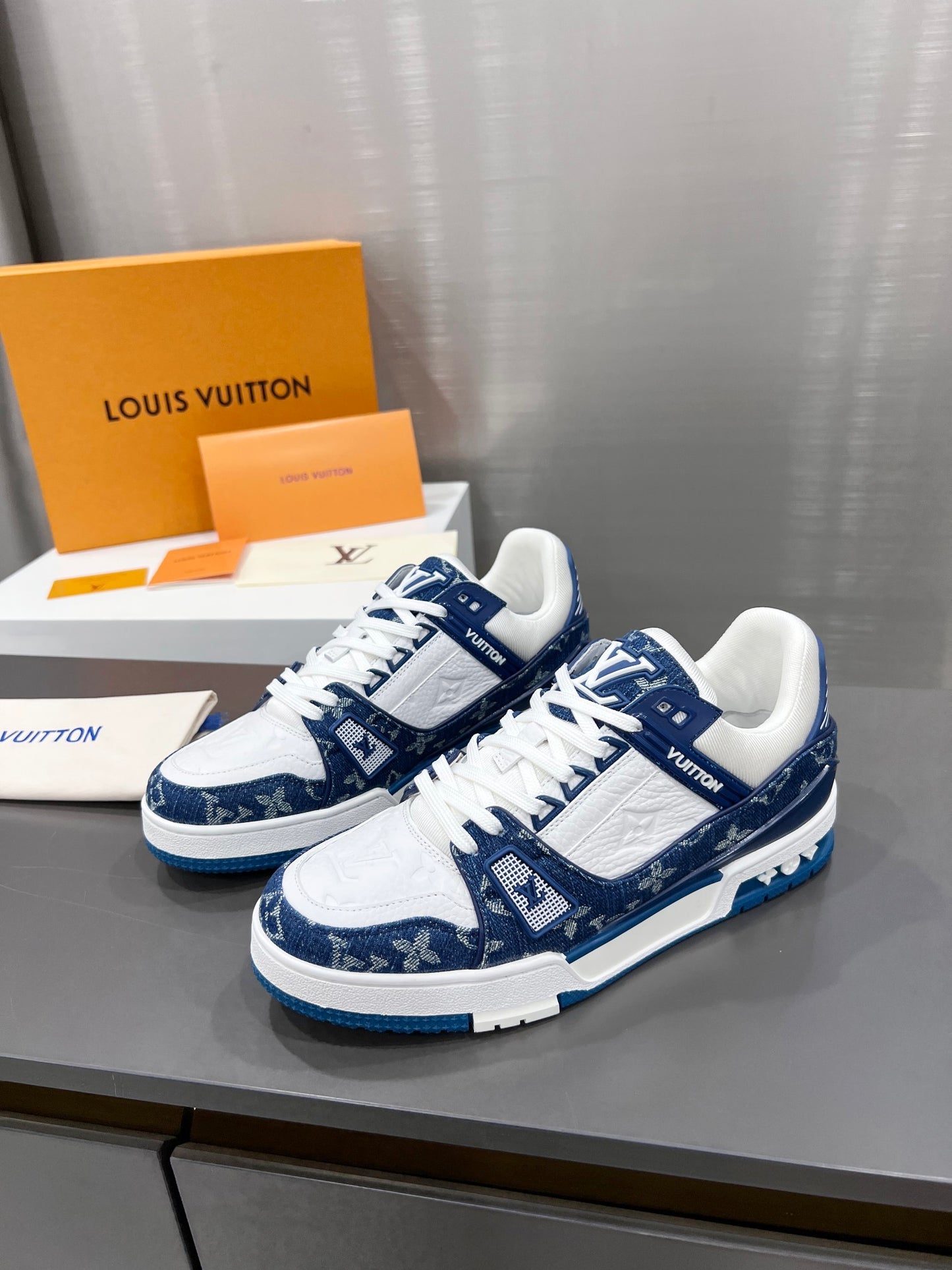 L TRAINER LEATHER LOW TRAINERS BLUE