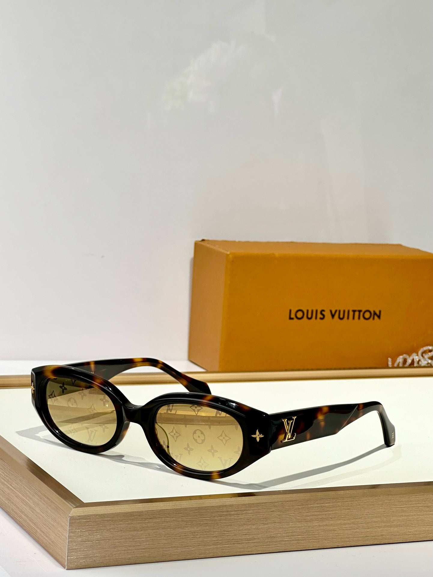 Louis Eyewear SIZE: 51-23-145
