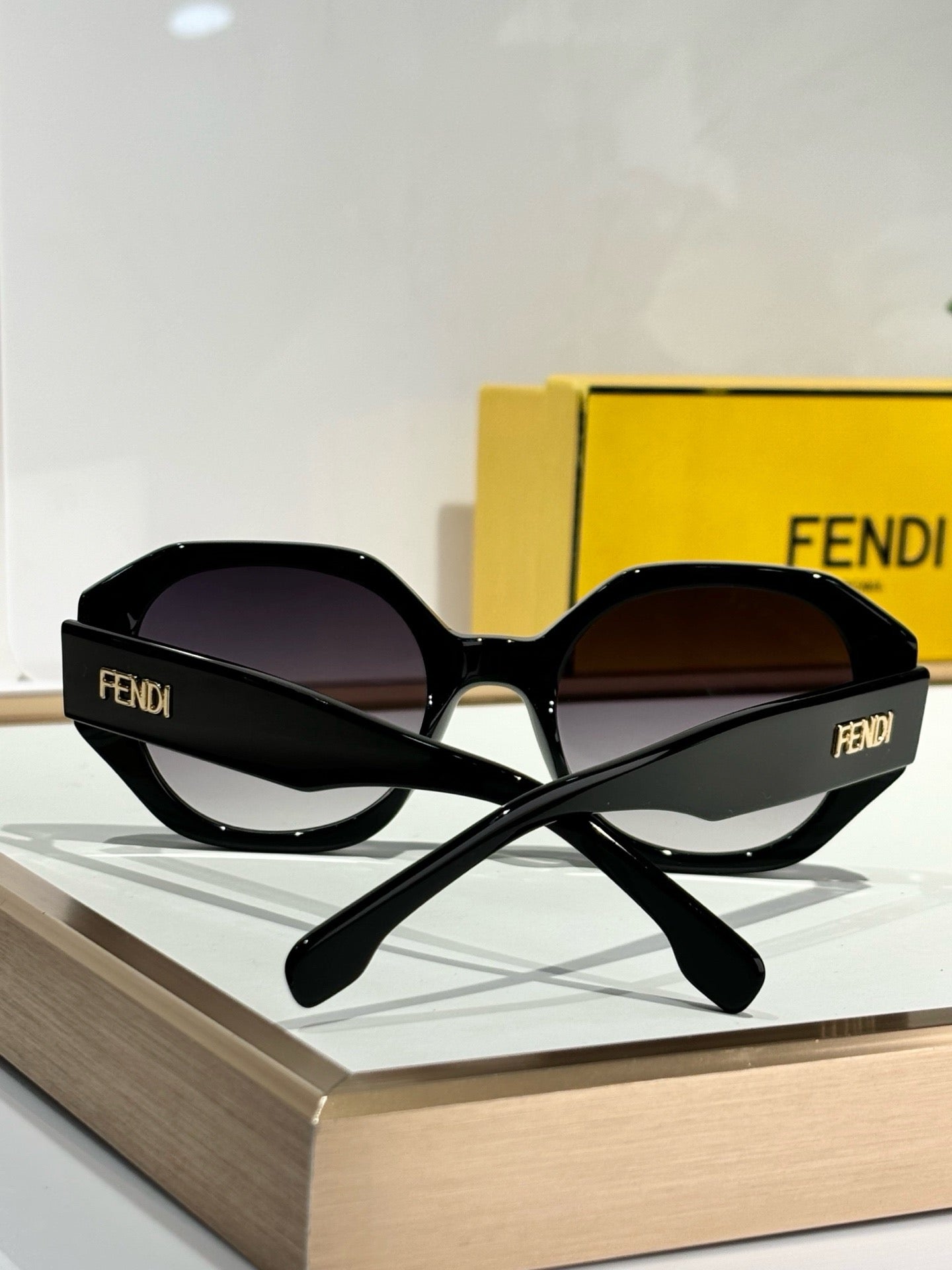 FEND* Eyewear SIZE: 52-23-142