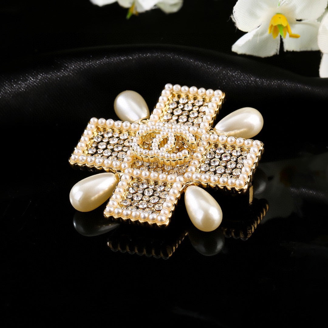 Cc brooch 0079