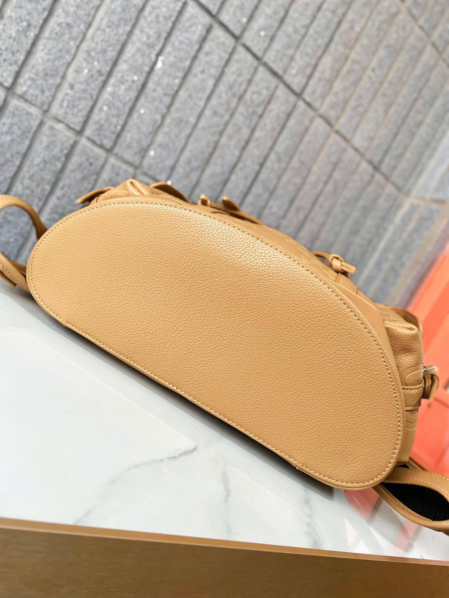 GG new arrival backpack bag size : 32 x 42 cm