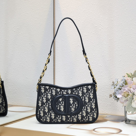 D new arrival signature hobo bag size: 23.5*14.5*6cm