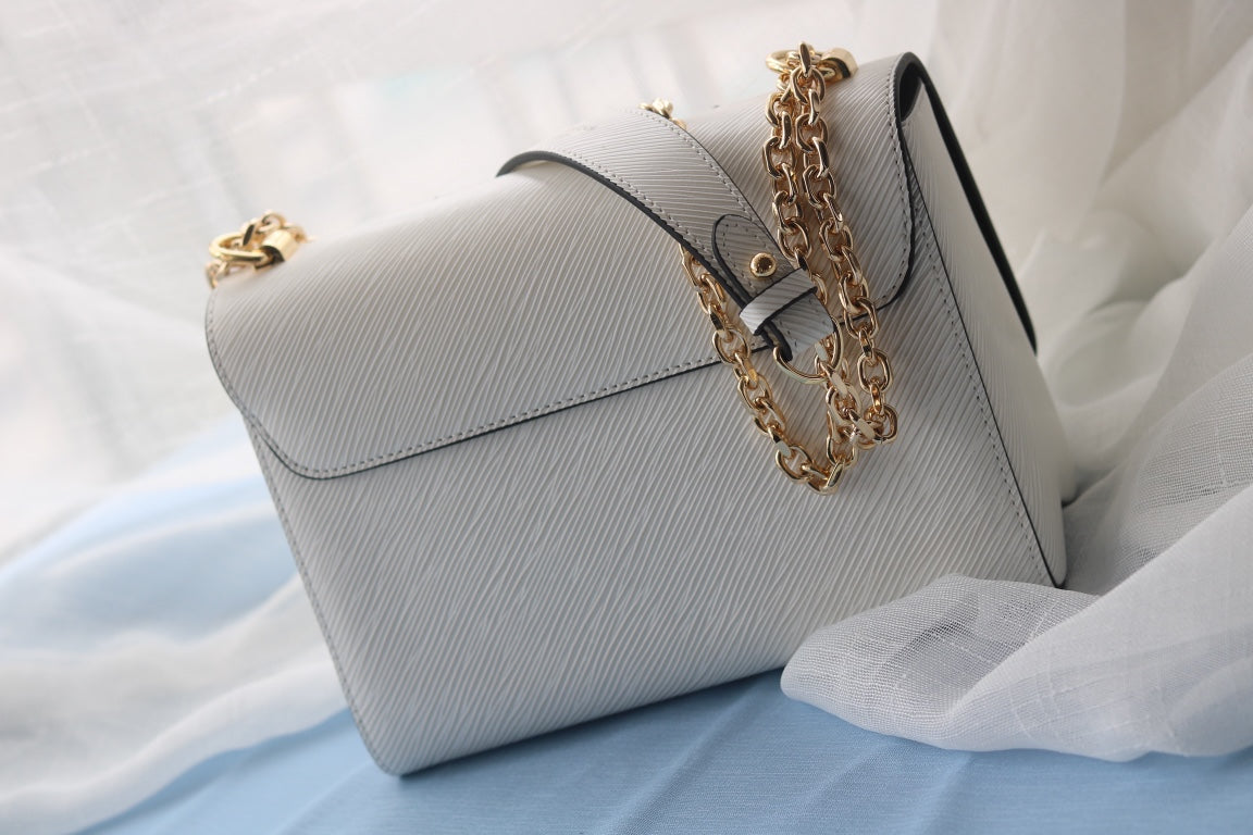 Louis Twist Denim Mediums size : 23*18*8cm