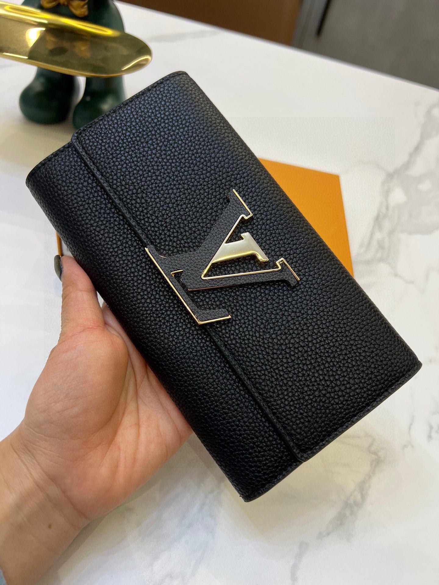 L Capucines men wallet size:20*11*2.5 cm