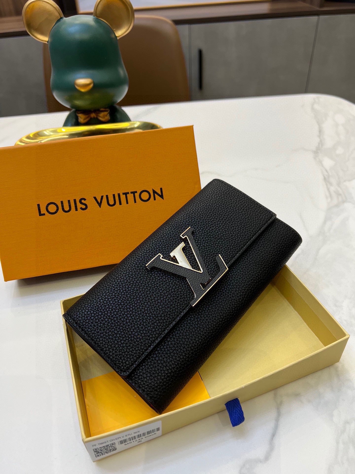 L Capucines men wallet size:20*11*2.5 cm