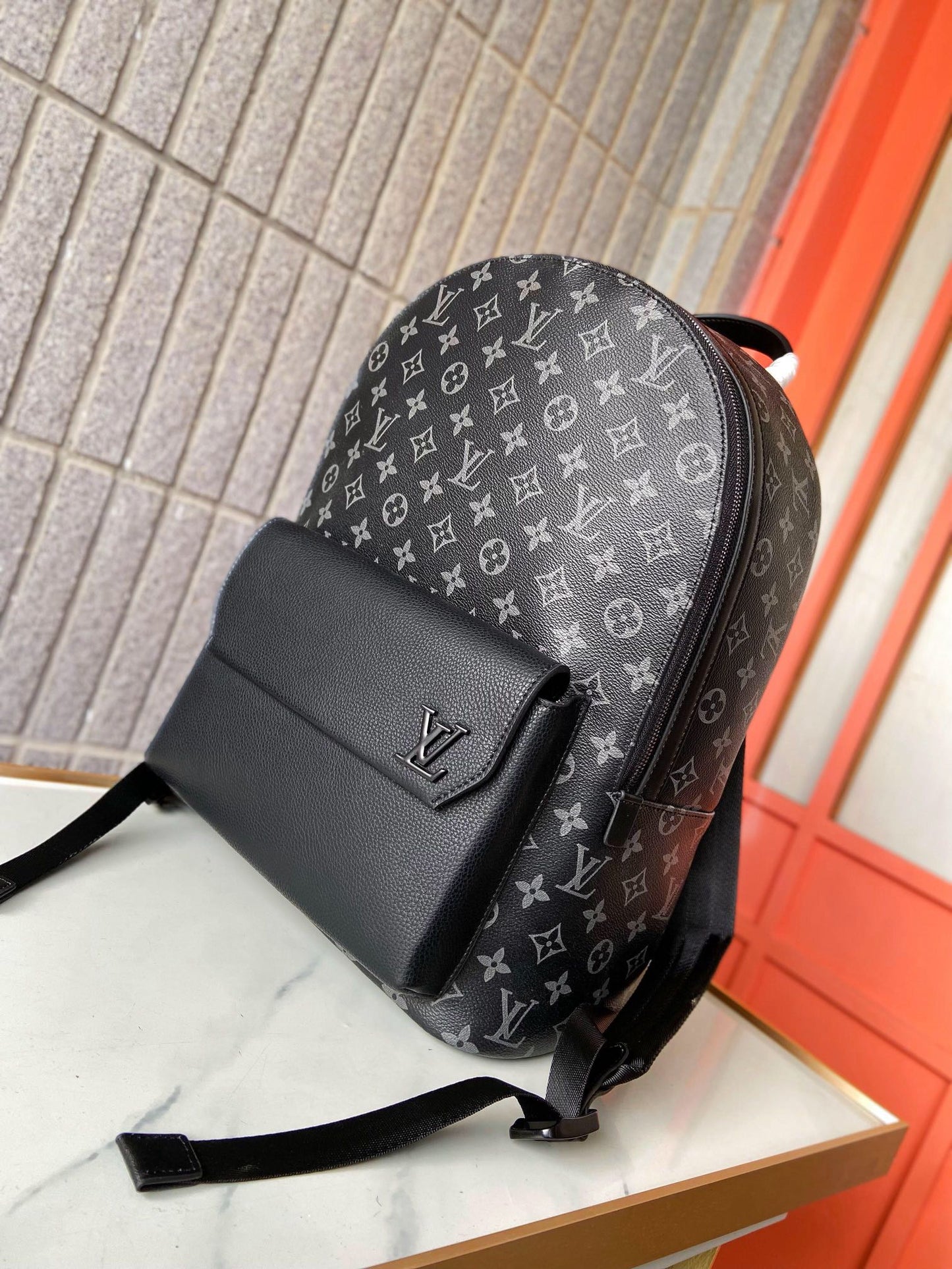 Louis new arrival 🇲🇱Aerogram backpack bag size : 43 x 30 x 14 cm
