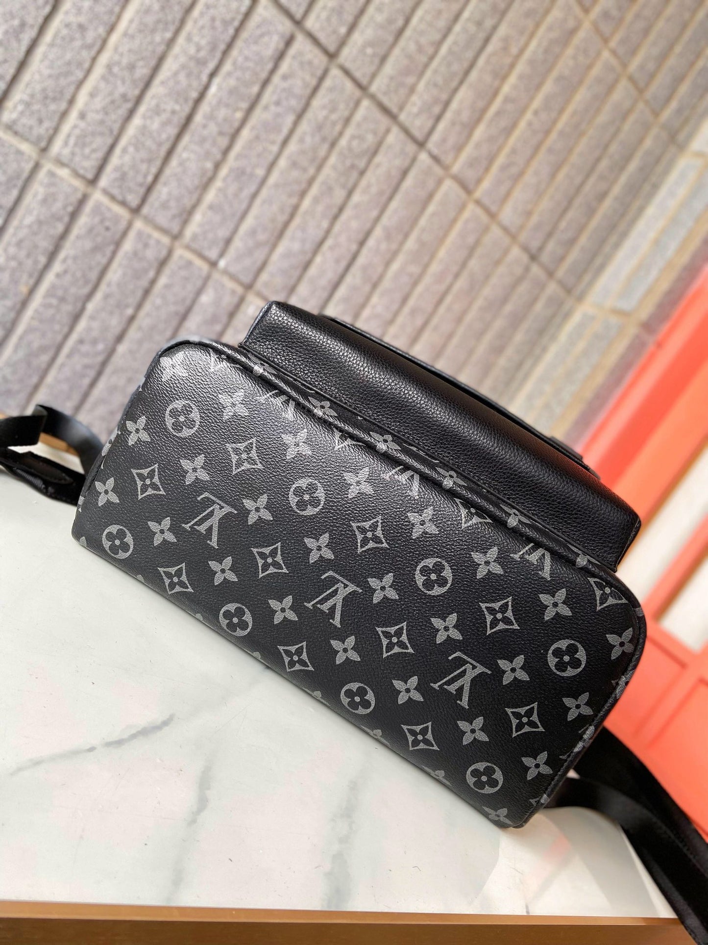 Louis new arrival 🇲🇱Aerogram backpack bag size : 43 x 30 x 14 cm