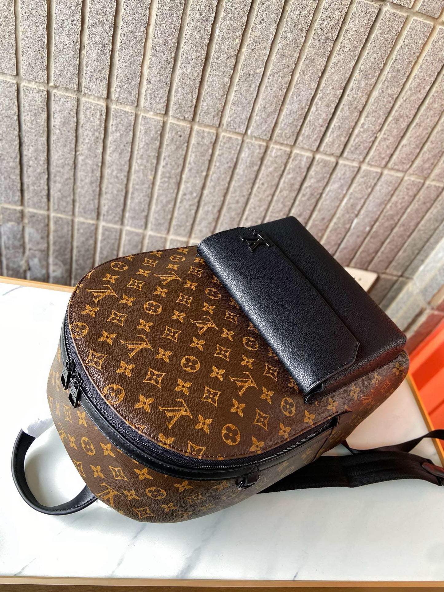 Louis new arrival 🇲🇱Aerogram backpack bag size : 43 x 30 x 14 cm