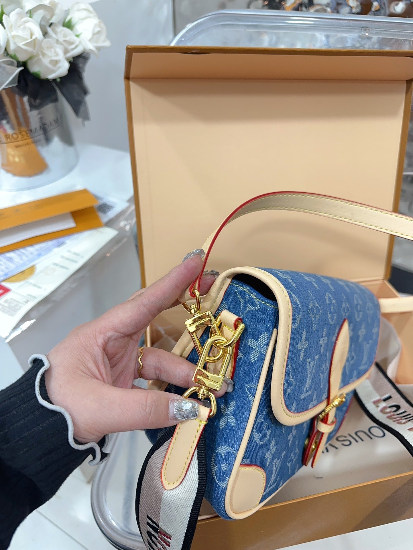 Louis Diane denim bag size : 25 15cm