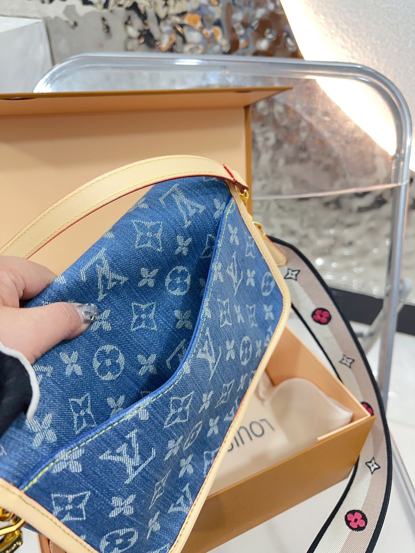 Louis Diane denim bag size : 25 15cm