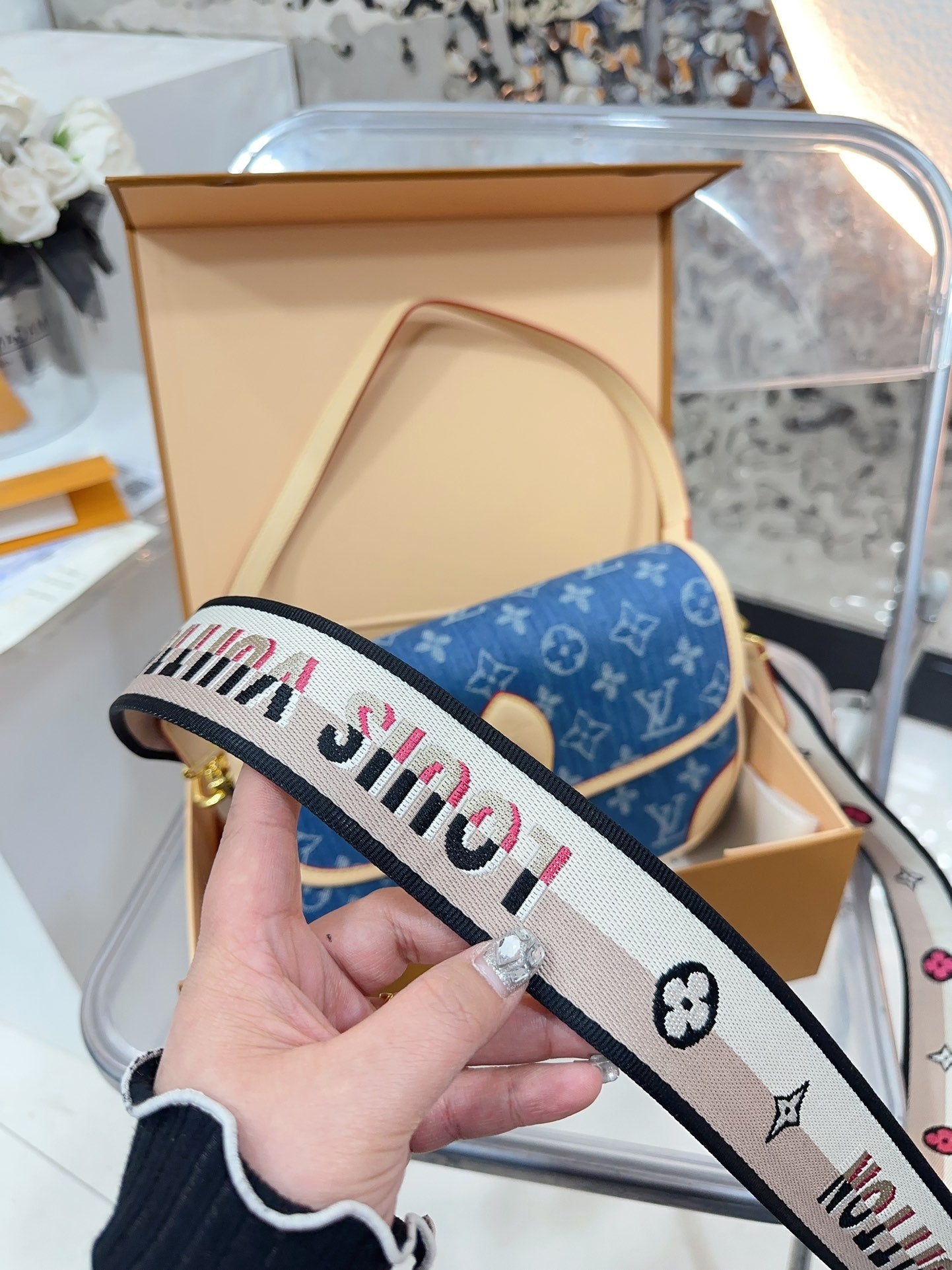 Louis Diane denim bag size : 25 15cm