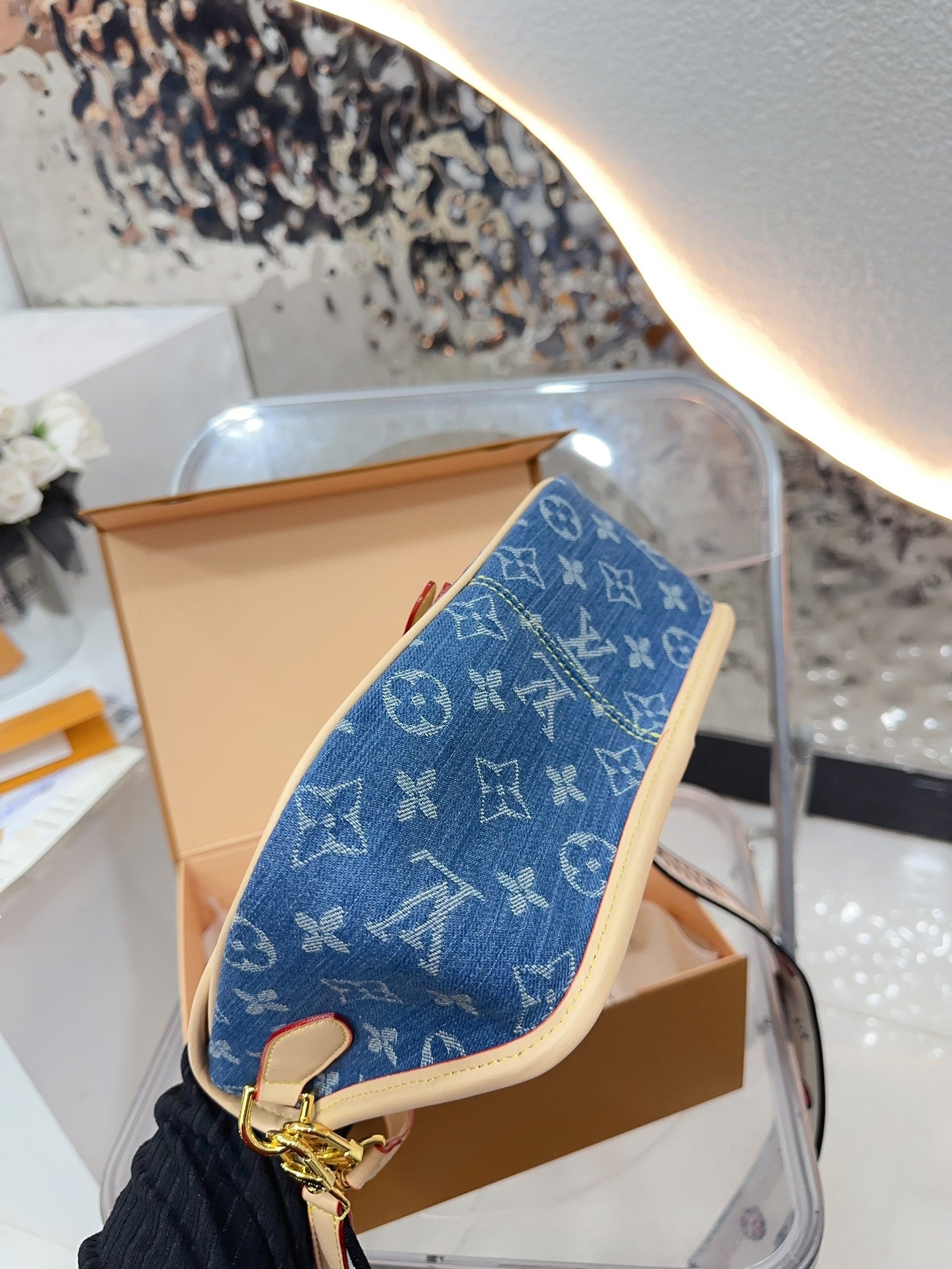 Louis Diane denim bag size : 25 15cm