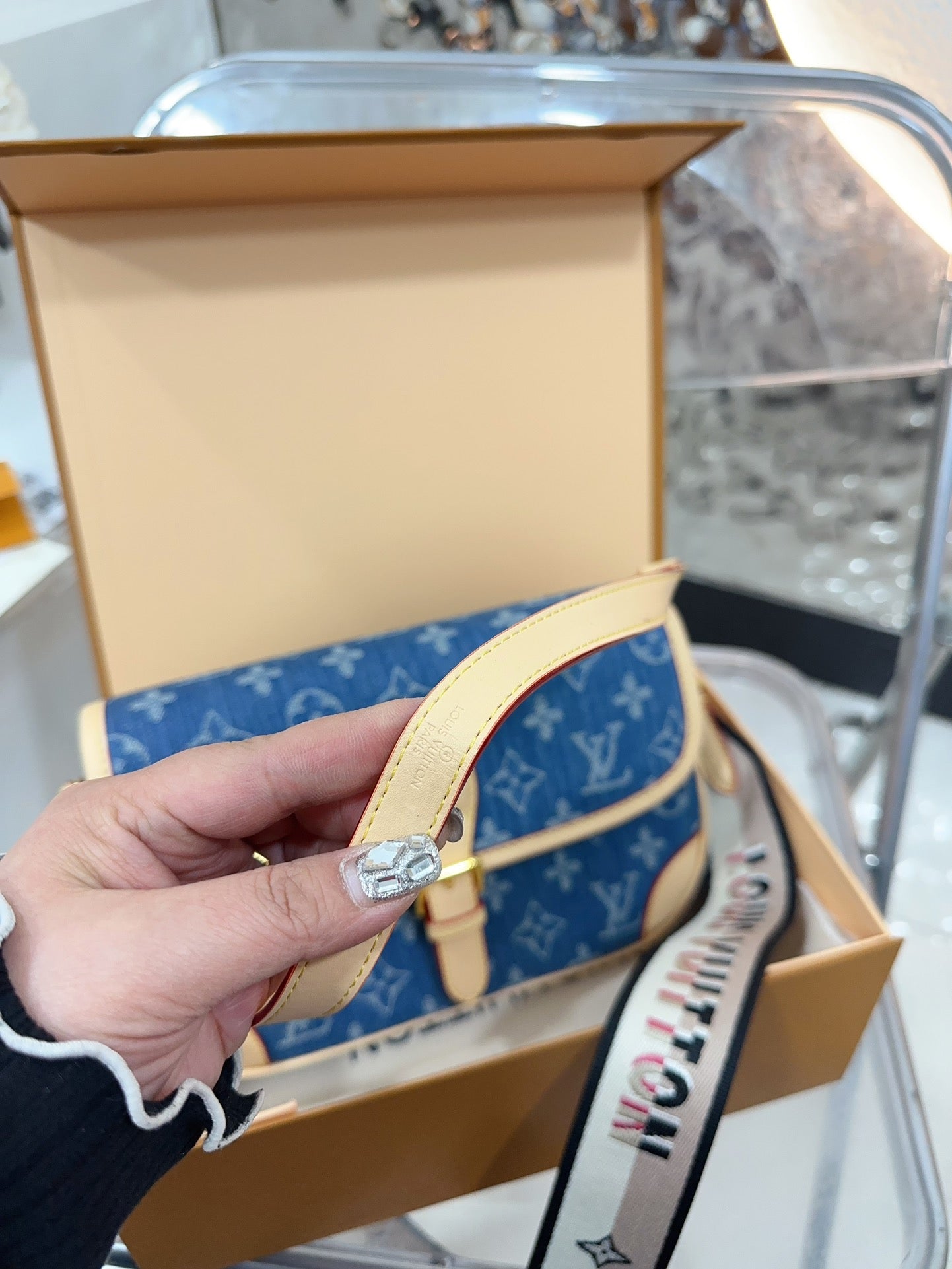 Louis Diane denim bag size : 25 15cm