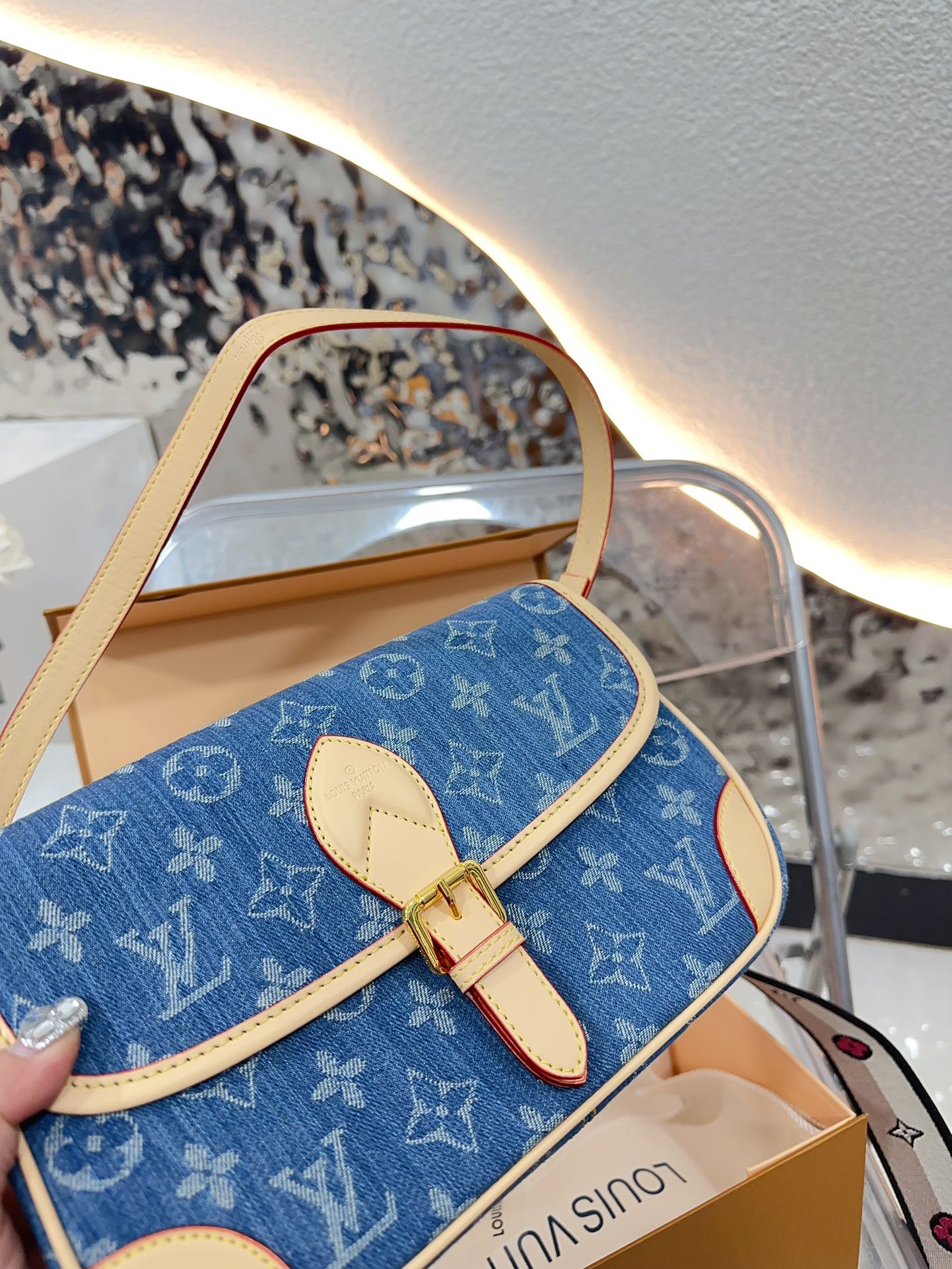 Louis Diane denim bag size : 25 15cm