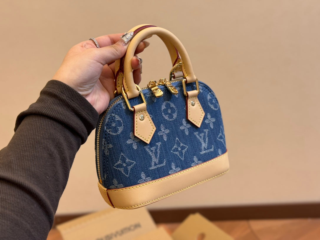 Louis Alma bb denim bag size : 20*14cm
