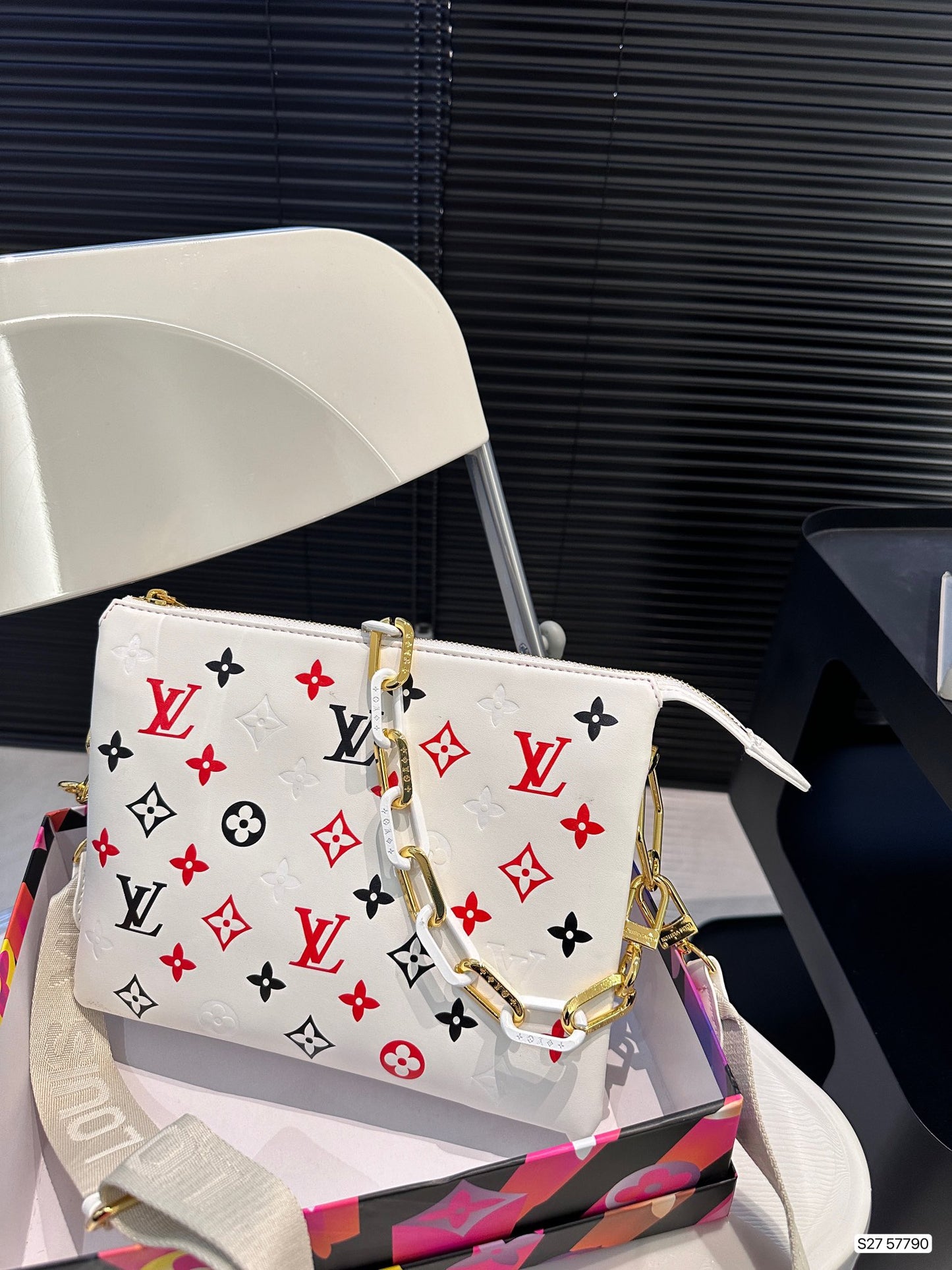 Louis new arrival cousin bag size: 26 * 20 cm
