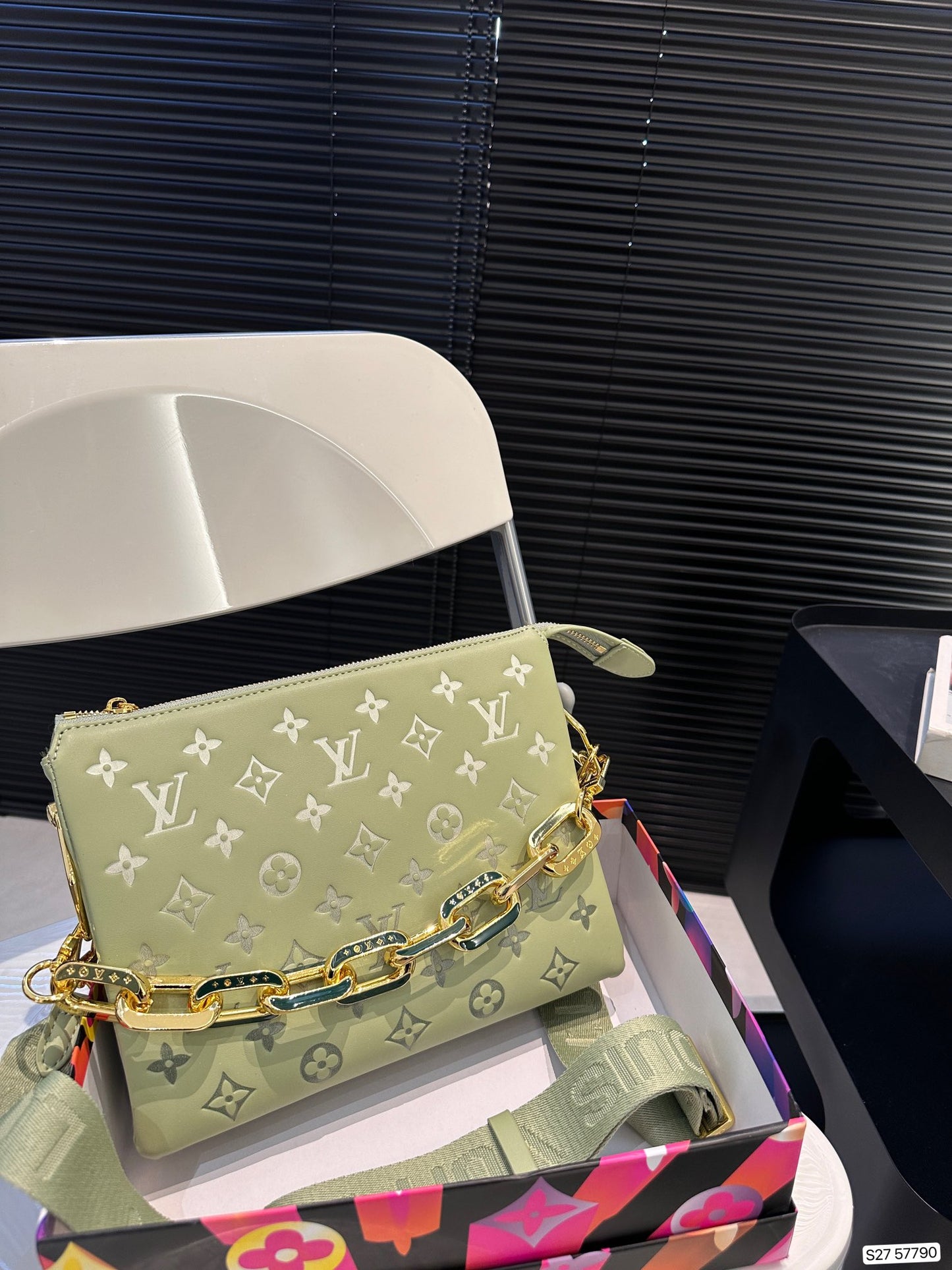 Louis new arrival cousin bag size: 26 * 20 cm