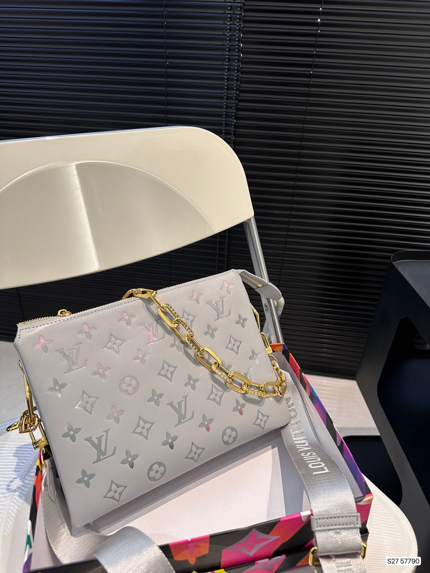Louis new arrival cousin bag size: 26 * 20 cm