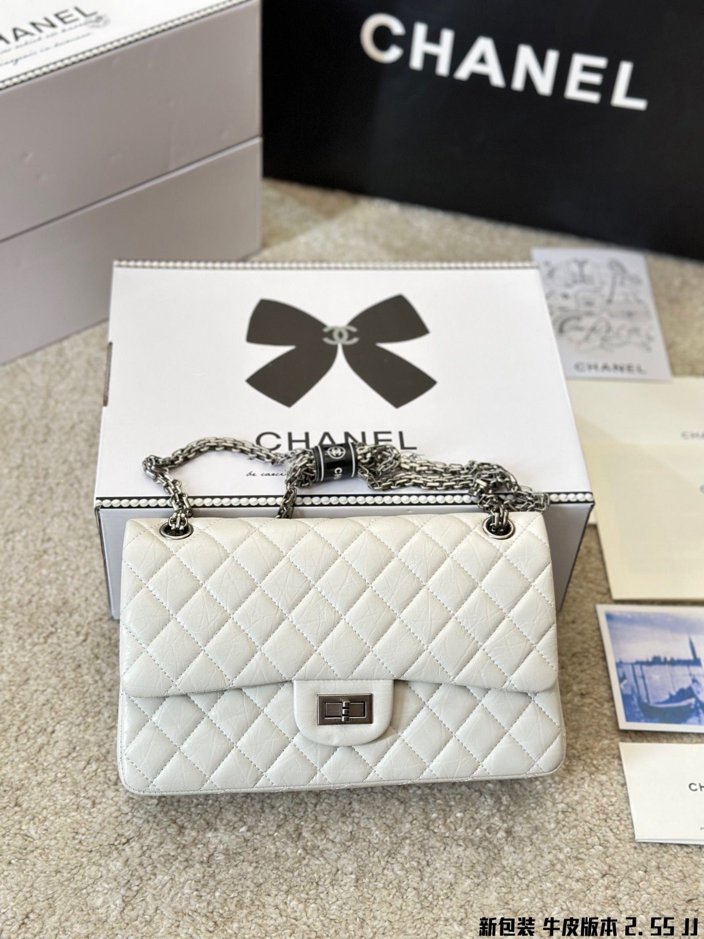 CC 2.55cfboy white bag size: 26 * 15cm