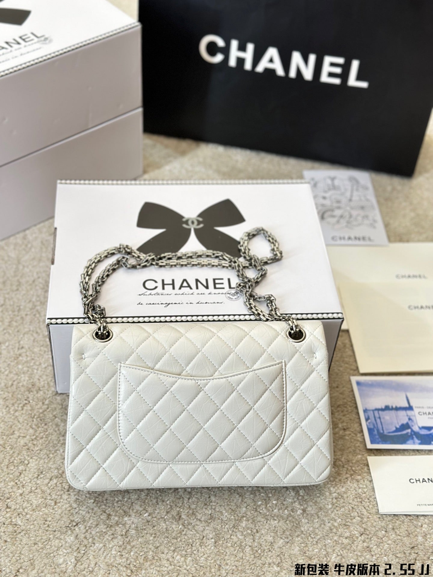 CC 2.55cfboy white bag size: 26 * 15cm