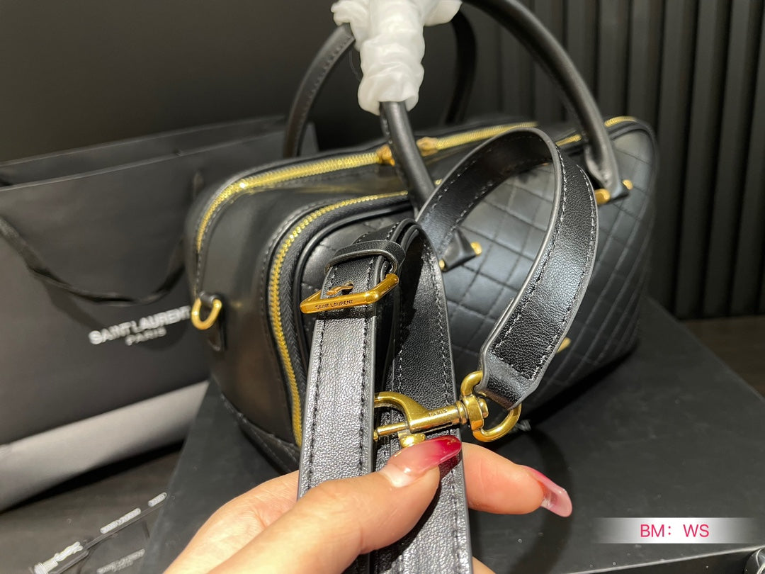 Y new arrival travel bag size: 30*17 cm