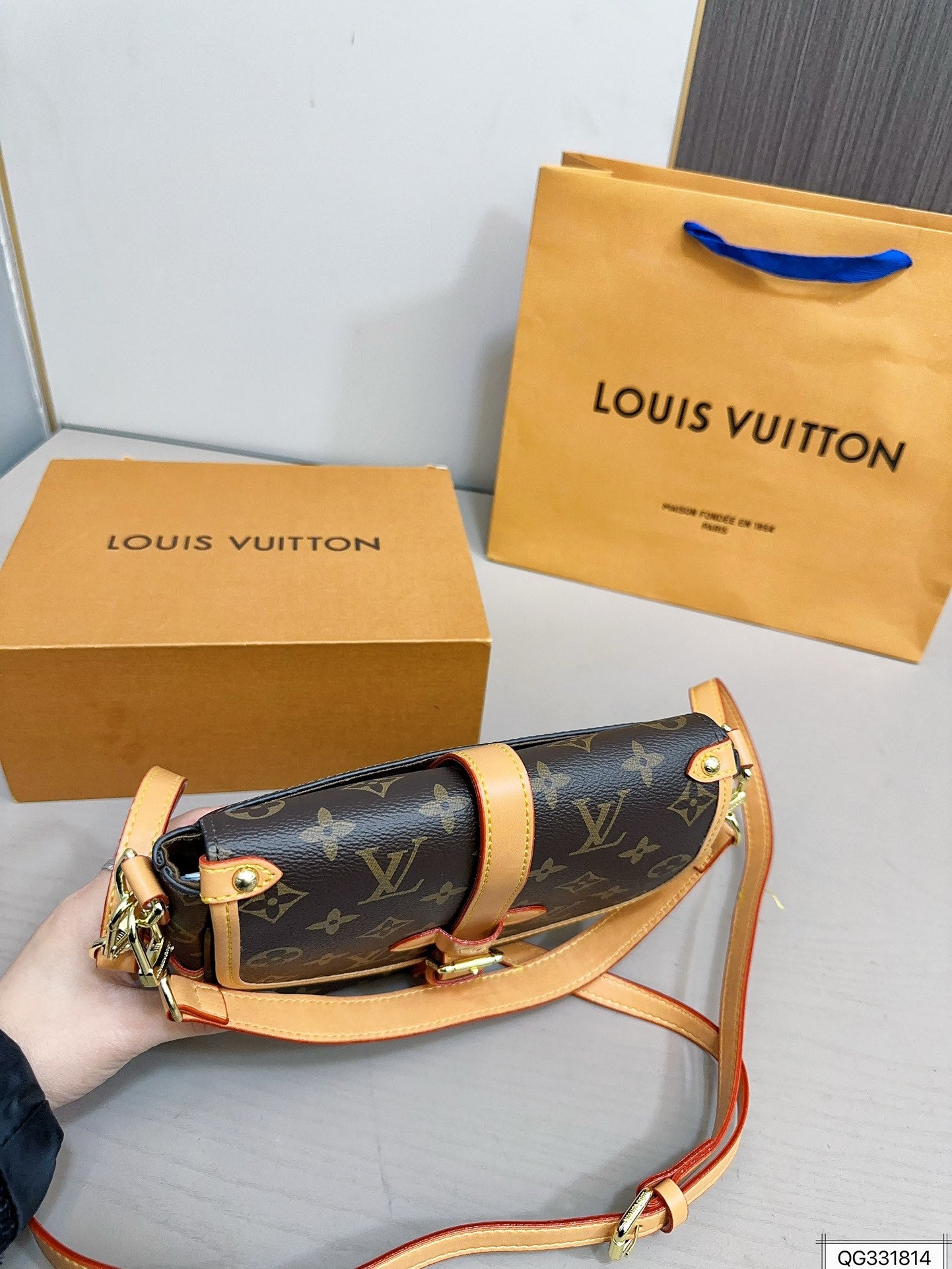 Louis Saumur bb mini bag size: 21 * 17 cm