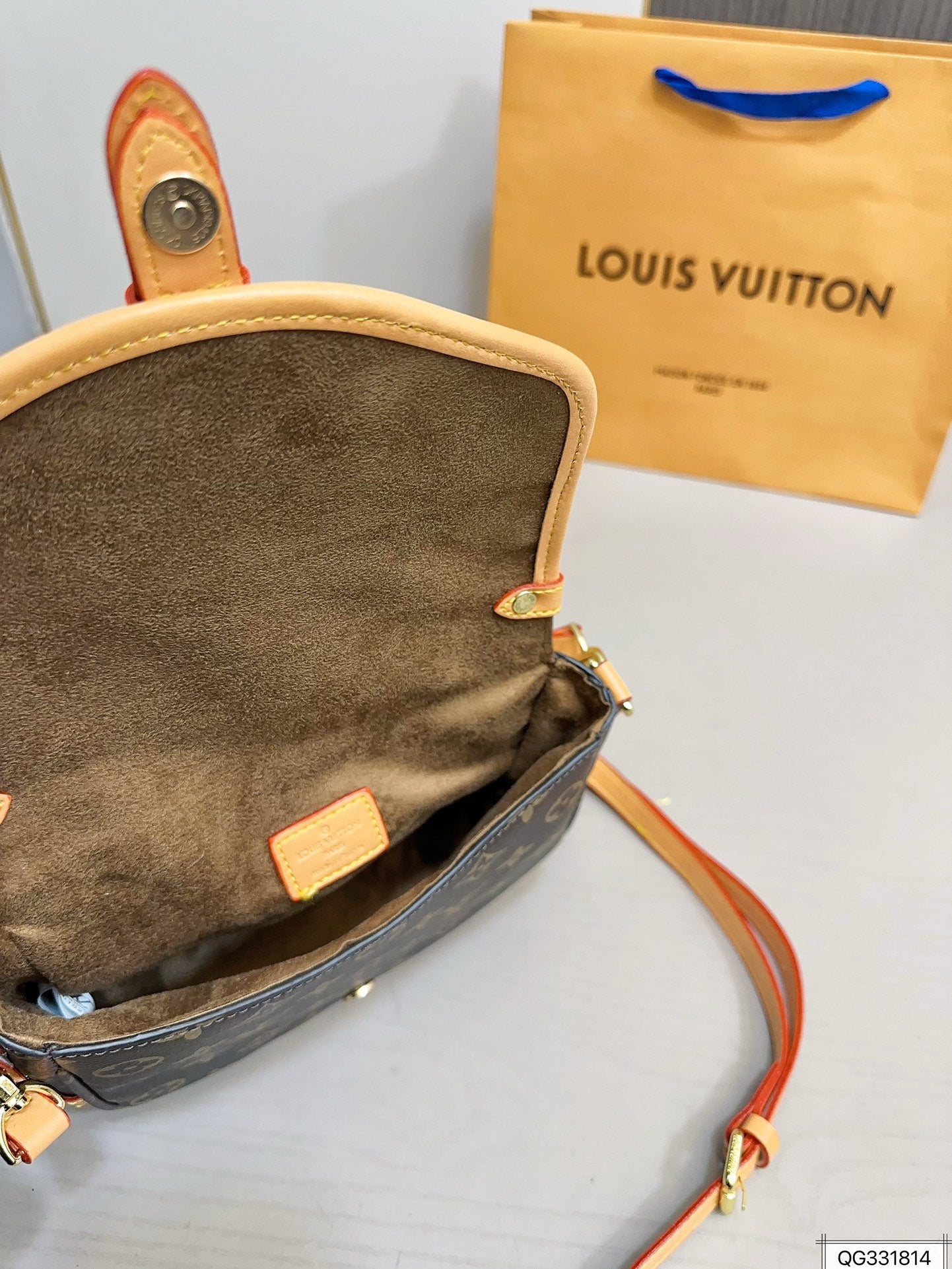Louis Saumur bb mini bag size: 21 * 17 cm