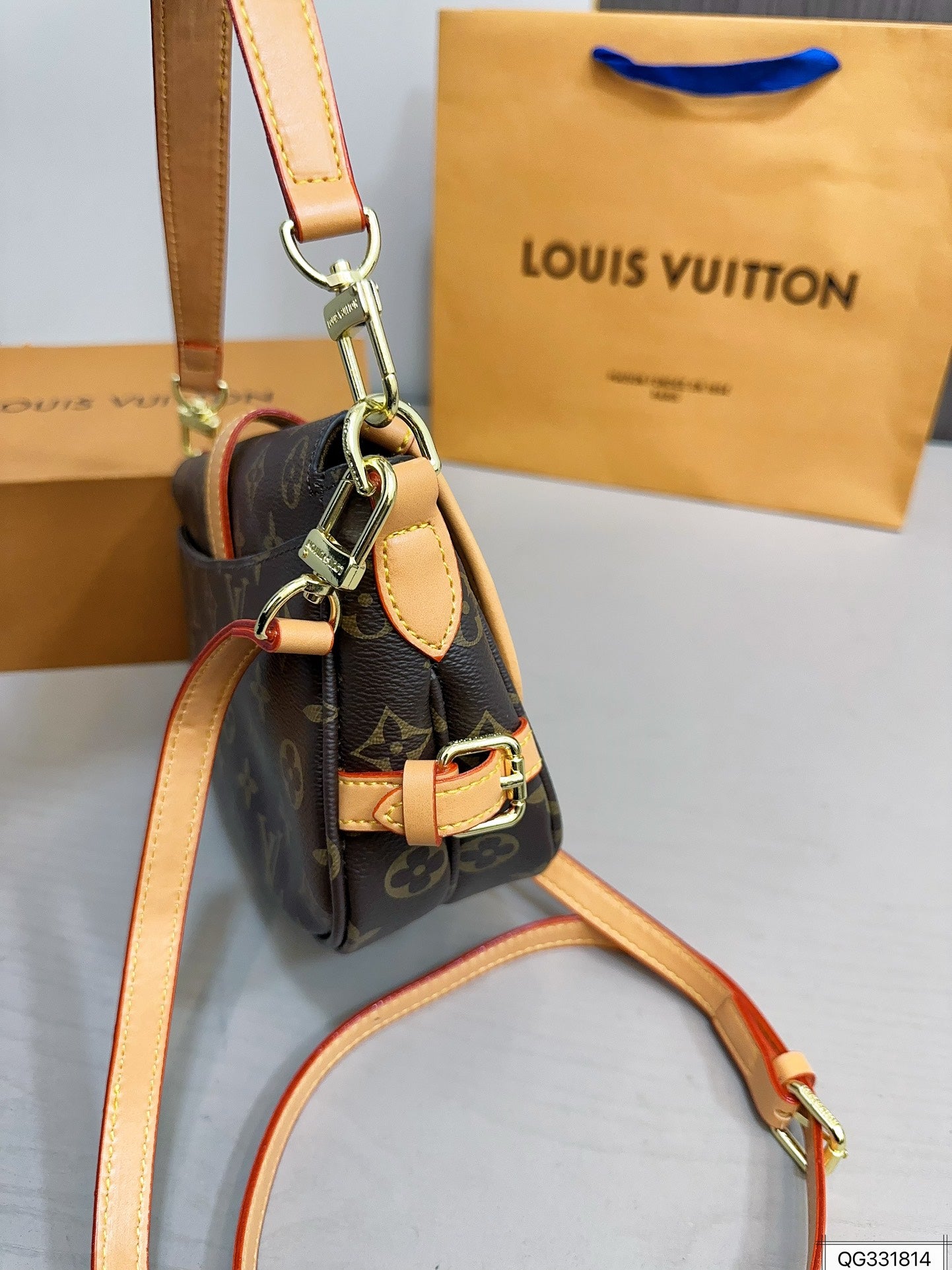Louis Saumur bb mini bag size: 21 * 17 cm