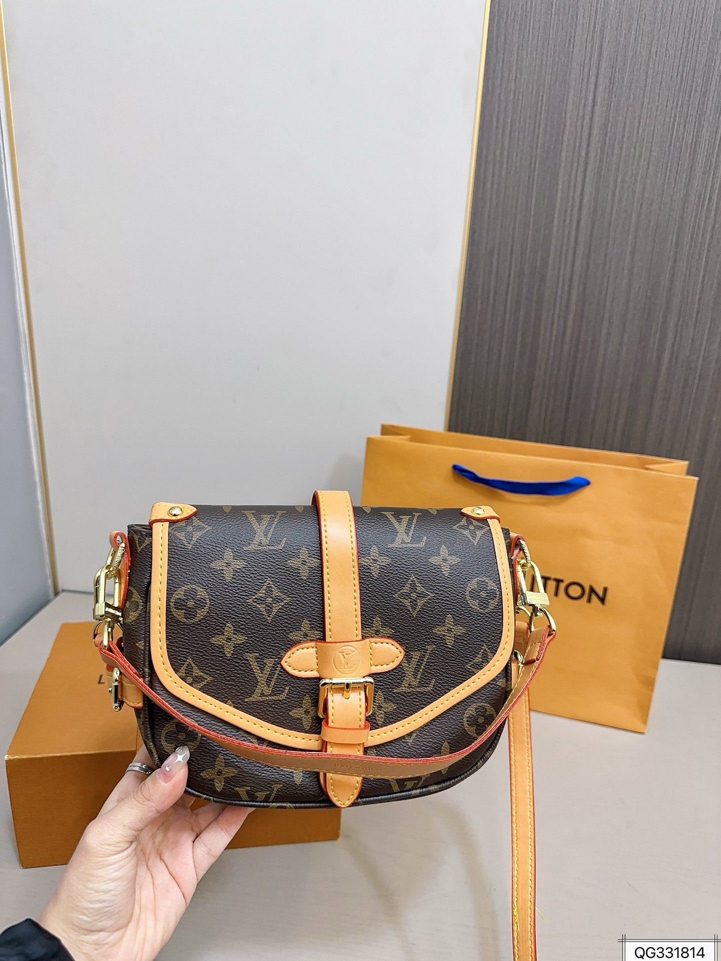Louis Saumur bb mini bag size: 21 * 17 cm