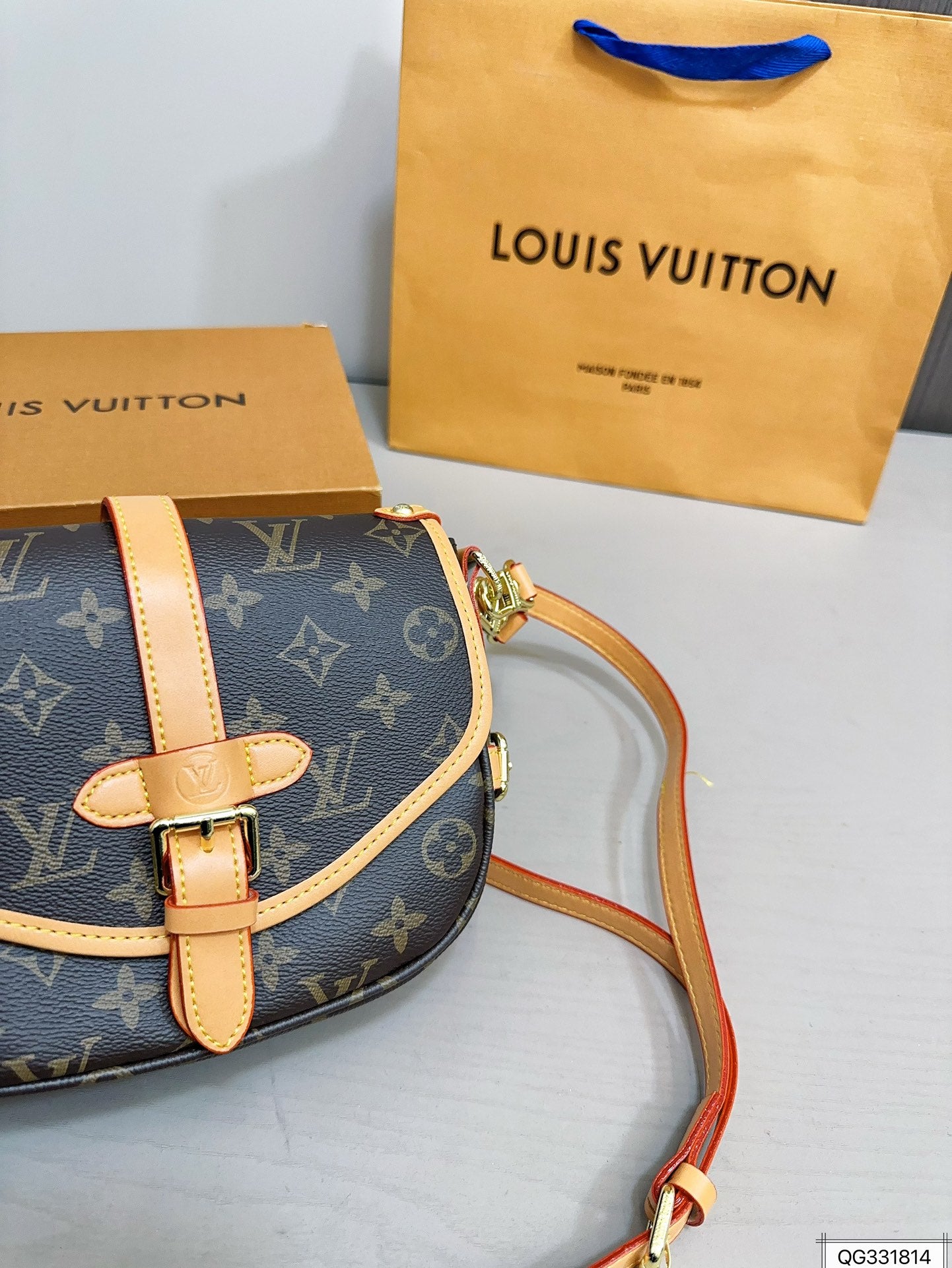 Louis Saumur bb mini bag size: 21 * 17 cm