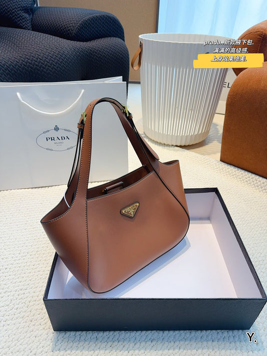 Pra new arrival hobo bag size: 27*7*19cm