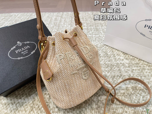 Pra nwe arrival bucket bag size: 18 * 22 cm