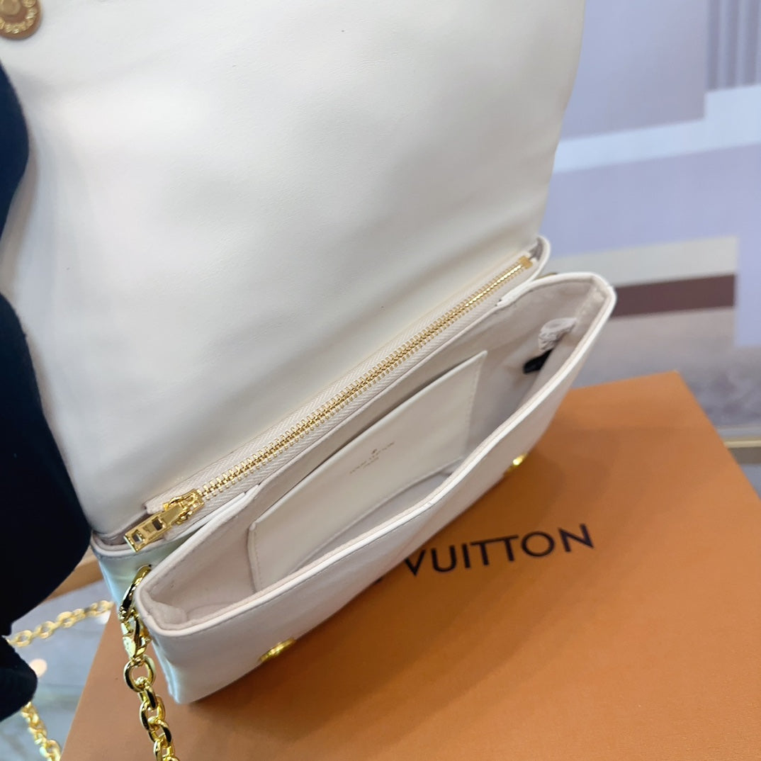 Louis new arrival cousin bag size: 20*14cm
