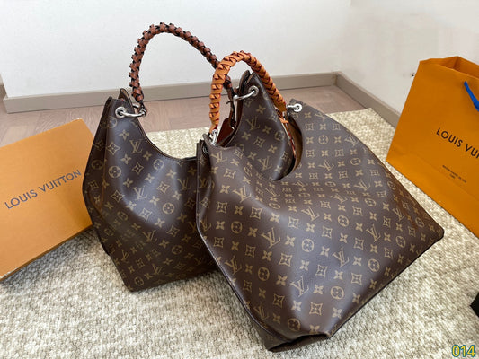 Louis new arrival tote bag size : 34 * 28 cm