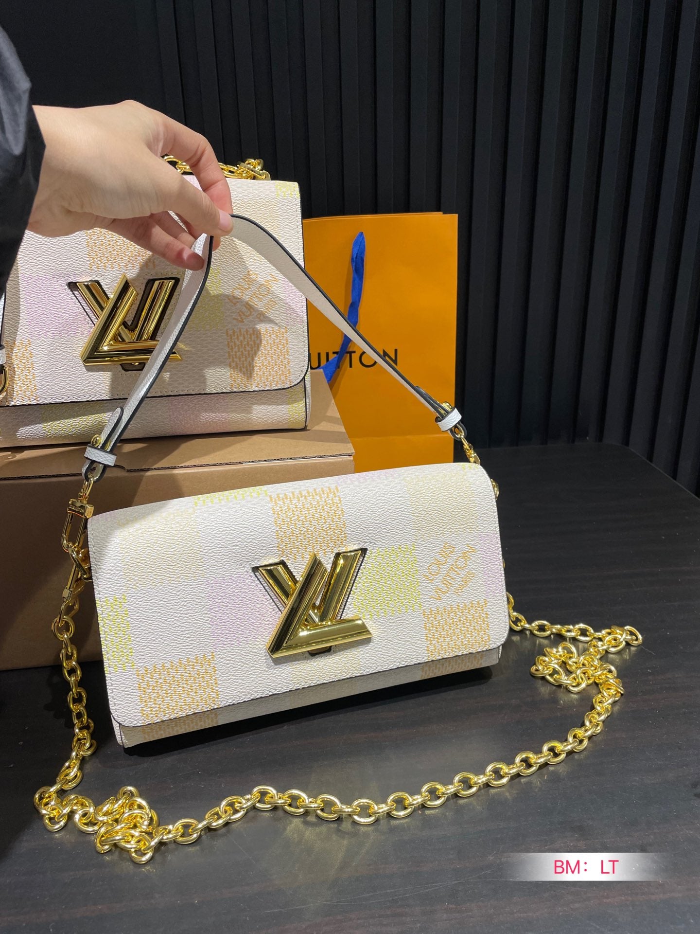Louis new arrival twist women bag