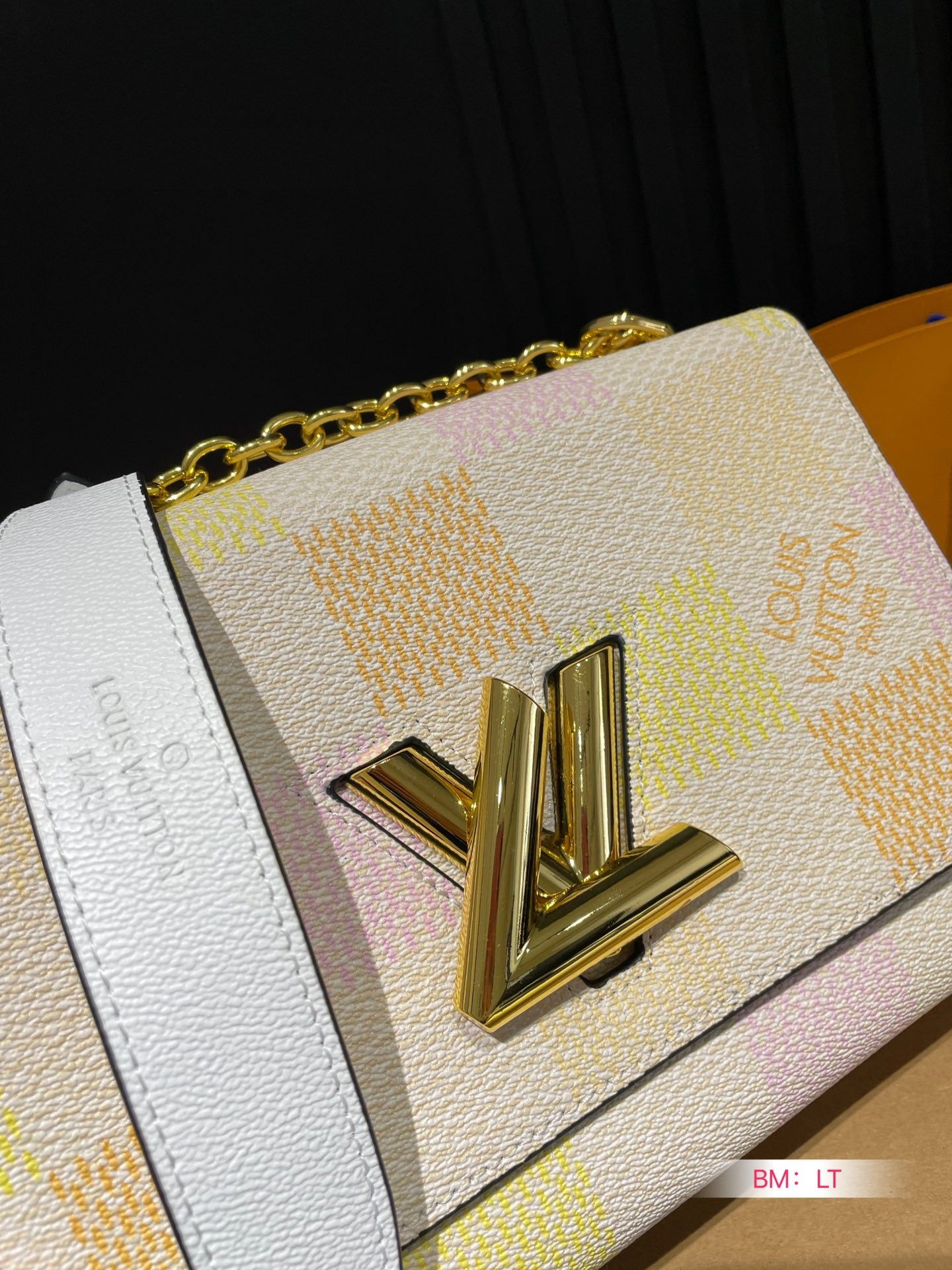 Louis new arrival twist women bag