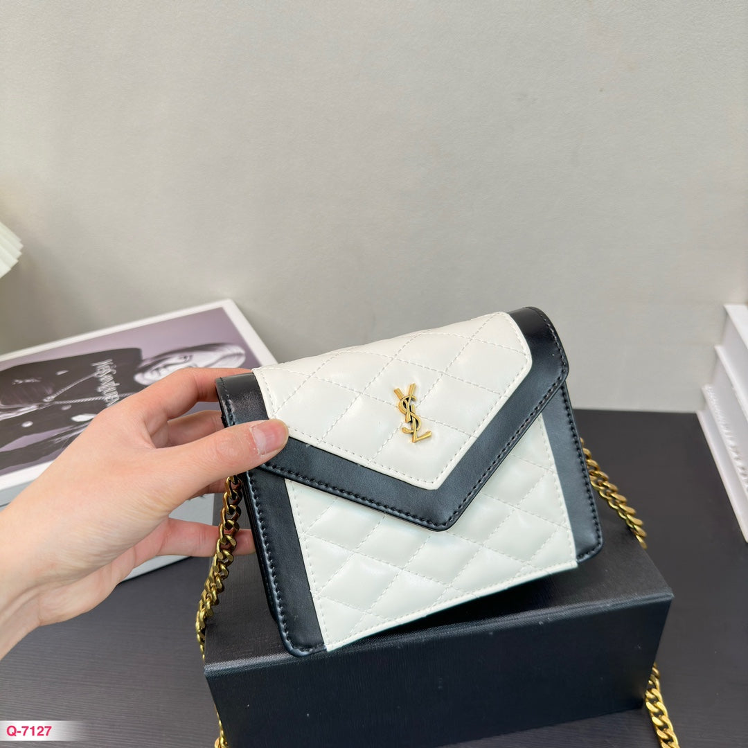 Y ENVELOPE New arrival bag size: 17*13 cm