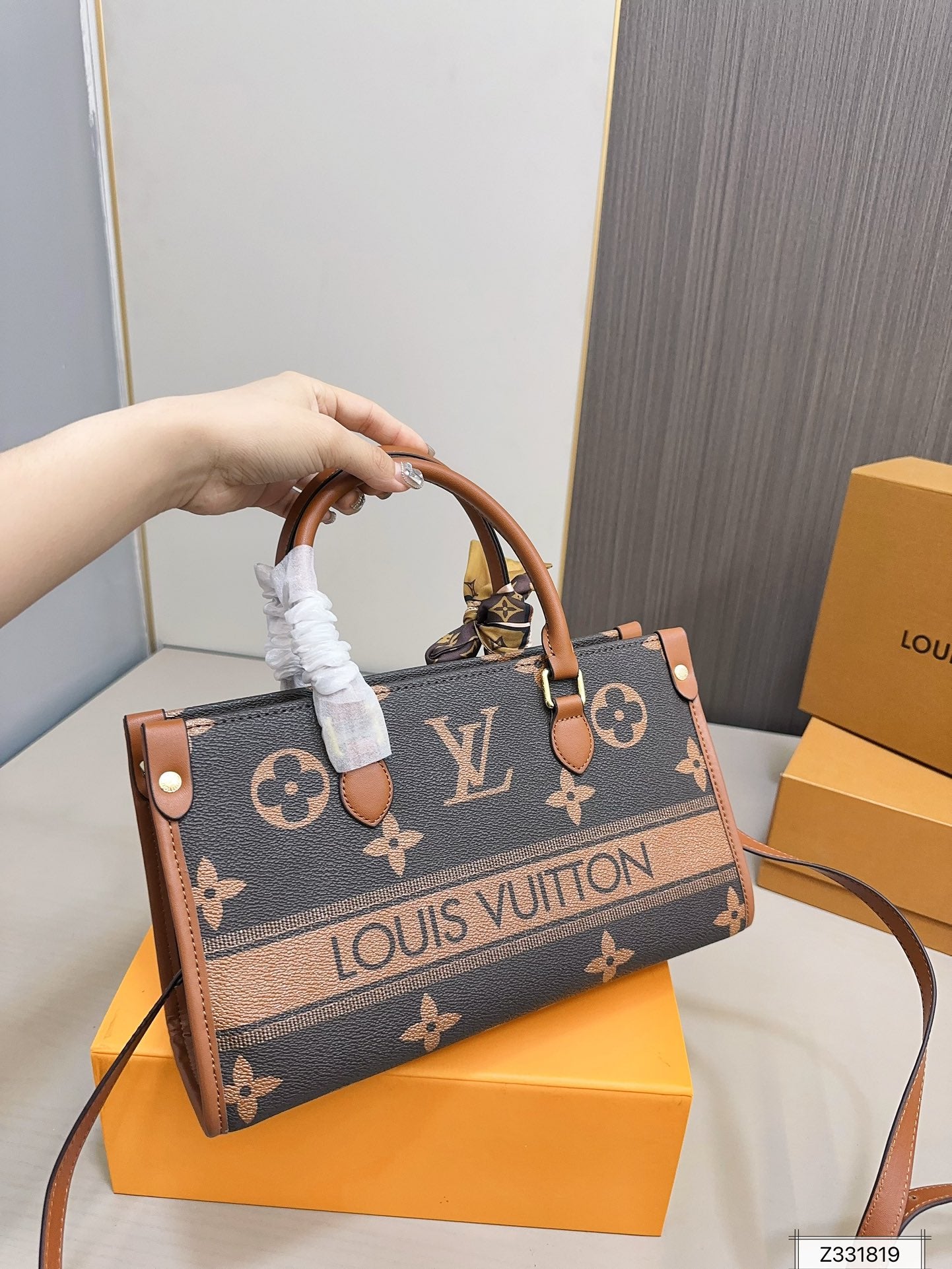 Louis new arrival Onthego tote bag size: 30 * 19 cm