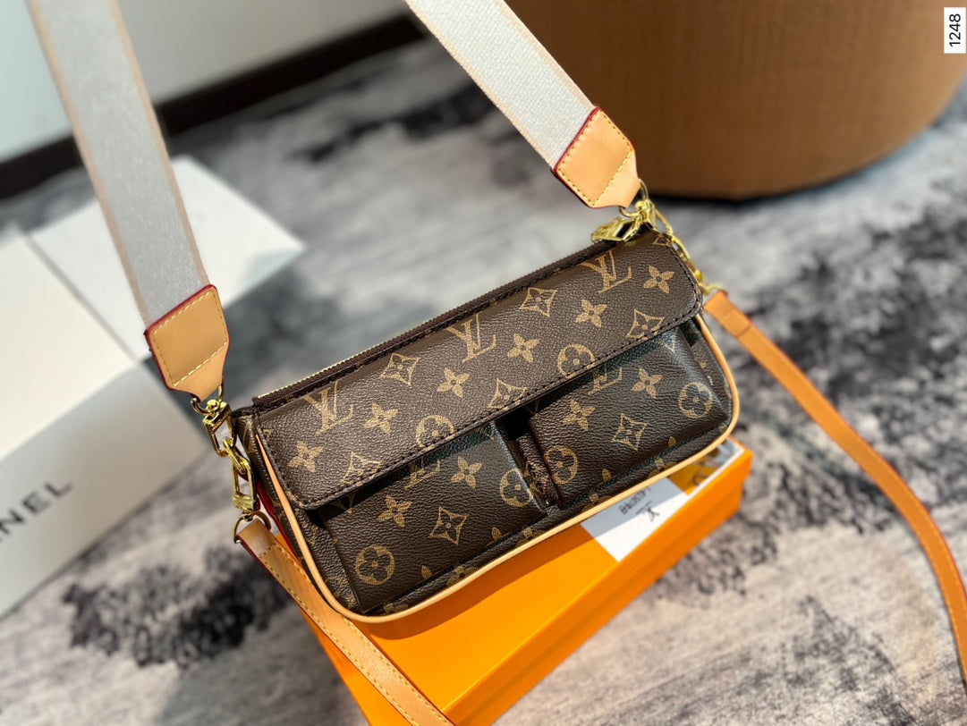 Louis new arrival mini bag size: 24*13 cm